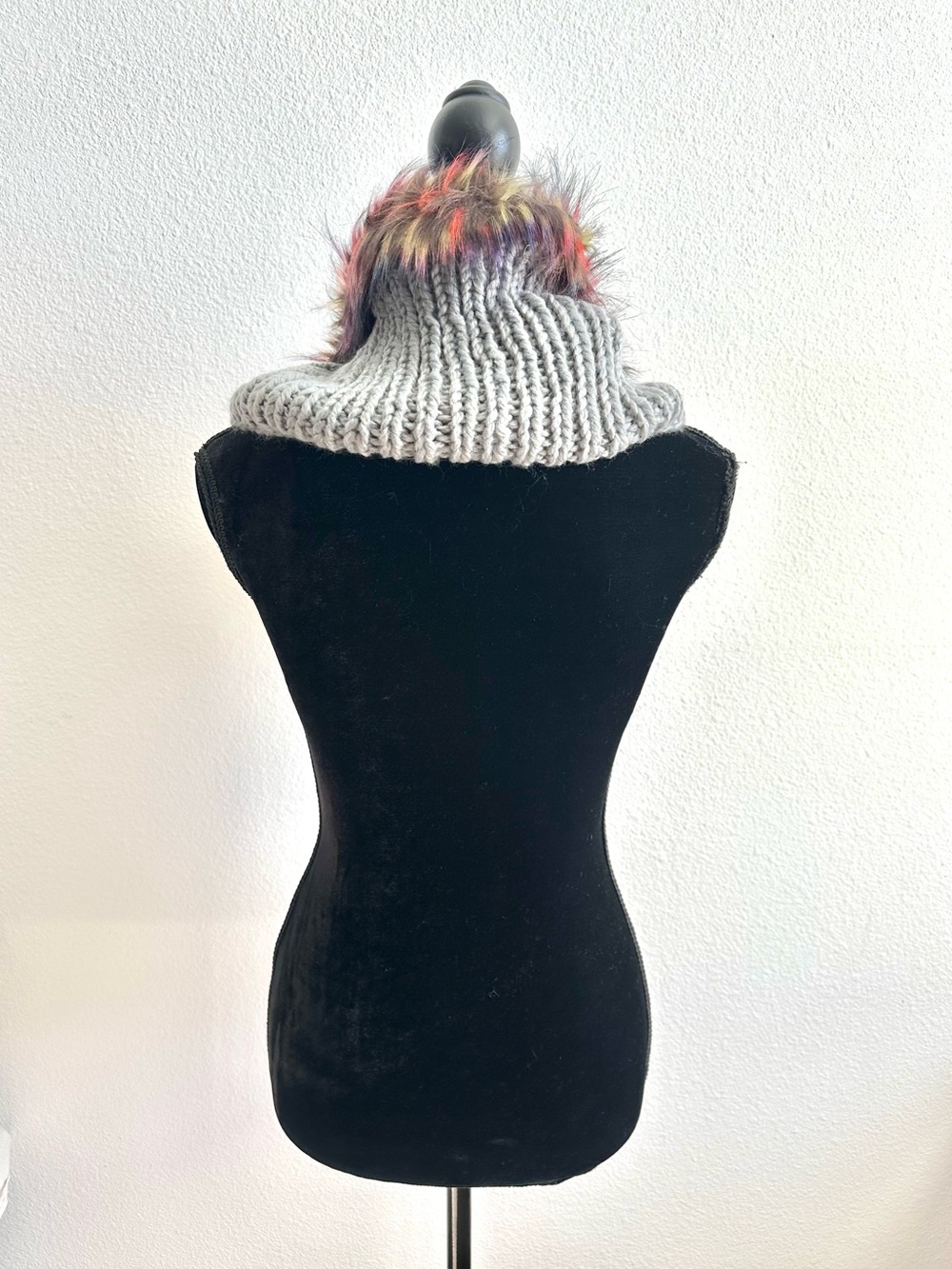 SURELL INFINITY SCARF - Picture 7 of 11
